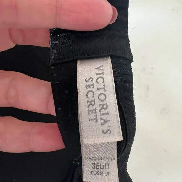 Victoria’s Secret beautifully embellished push up bra. - Picture 5 of 5